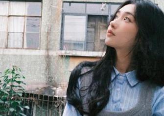 在51吃瓜中心app，脑海里瓜甜得让人想起夏天的目光！