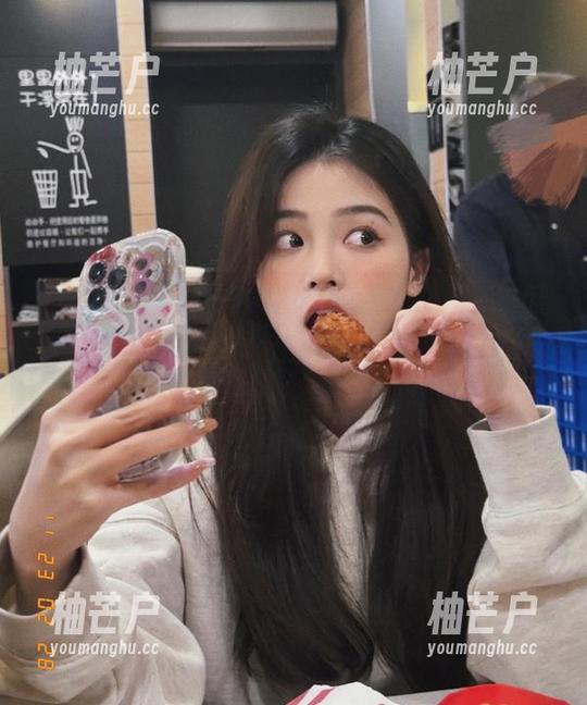 51朝阳群众带你飞，吃瓜网官网传送门即将开启，八卦多到让你目不暇接！