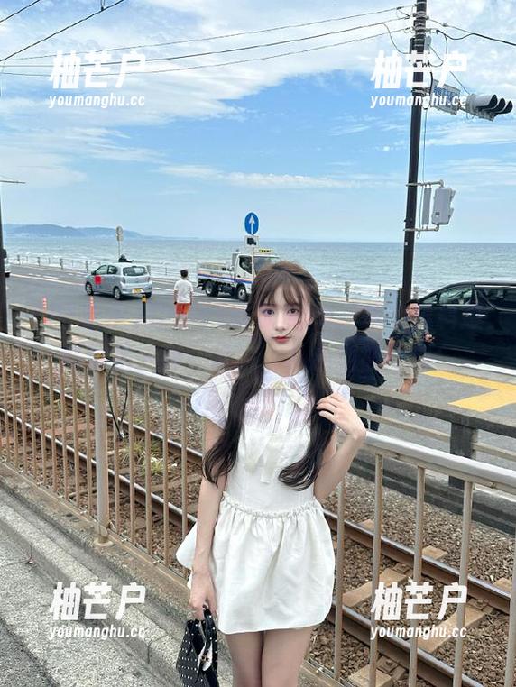 打开91吃瓜App，每个黑料爆料都是一颗‘雷’，小心别被炸到！
