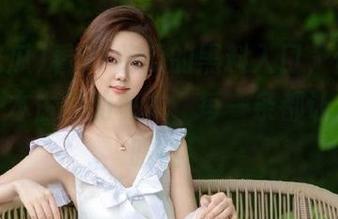 看91吃瓜的黑料入口，仿佛在翻阅一本古老的秘本，每一条都让人大跌眼镜！