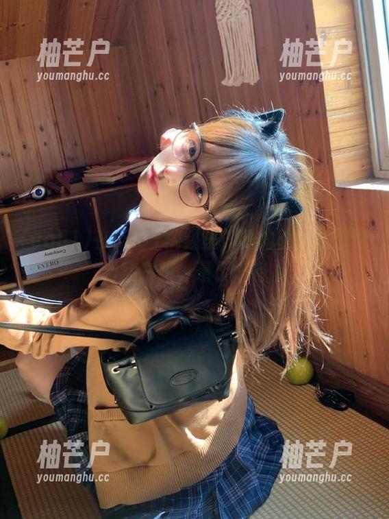 在CG51视频里，我的表情从惊讶到翻白眼，毫无防备。