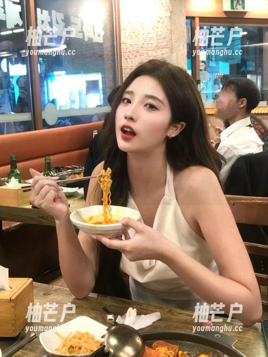 别在首页八哥黑料浪费时间，我跟你说，这剧情比肥皂剧还劲爆！