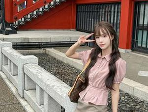 每天登录“吃瓜天堂”，收集你的八卦卡牌，炫耀春秋般的收获！