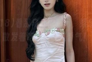 看那乌云密布间，娱乐718正散发着吃瓜的诱人香气！