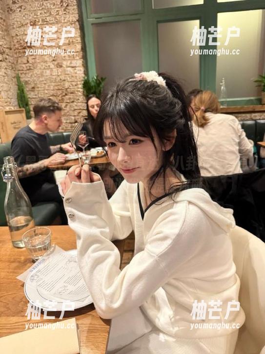 黑哥扒料直达，八卦小道消息来袭，别说我没提醒你哦