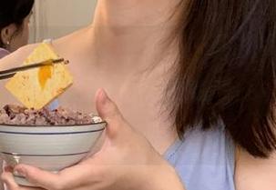 被黑料永远不打烊牵着走，八卦总能让你永不迷路，快来围个观！