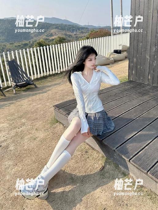 黑料社区在线：视频跳跃，瓜田里争先跑！
