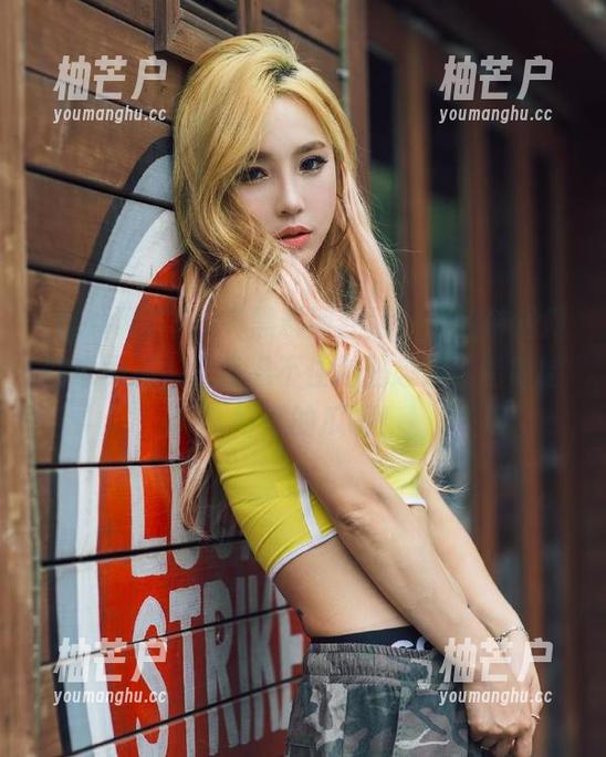 “黑料网红网”里的传送门就像黑洞，让我忍不住越陷越深，哈哈哈，好吃的瓜啊！